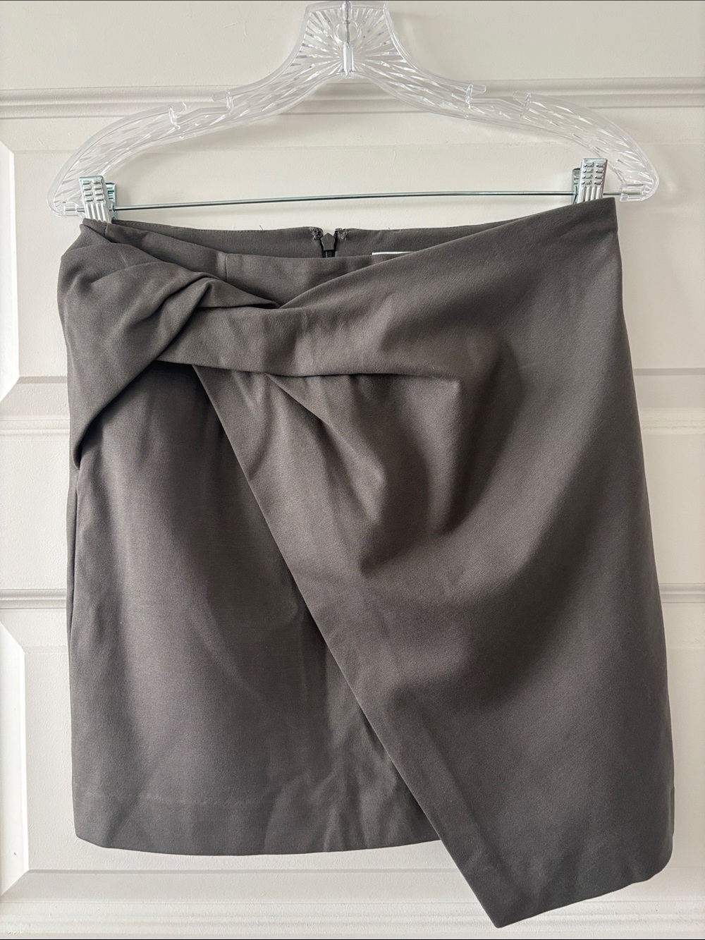 Aritzia Babaton Gray Twist-Front Asymmetrical Mini Skirt Trendy Style